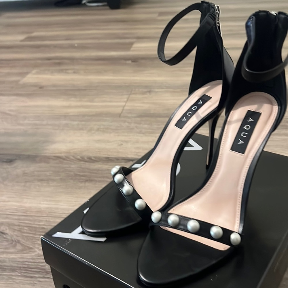 BEAUTIFUL BLACK PEARL SANDAL SZ 10B
